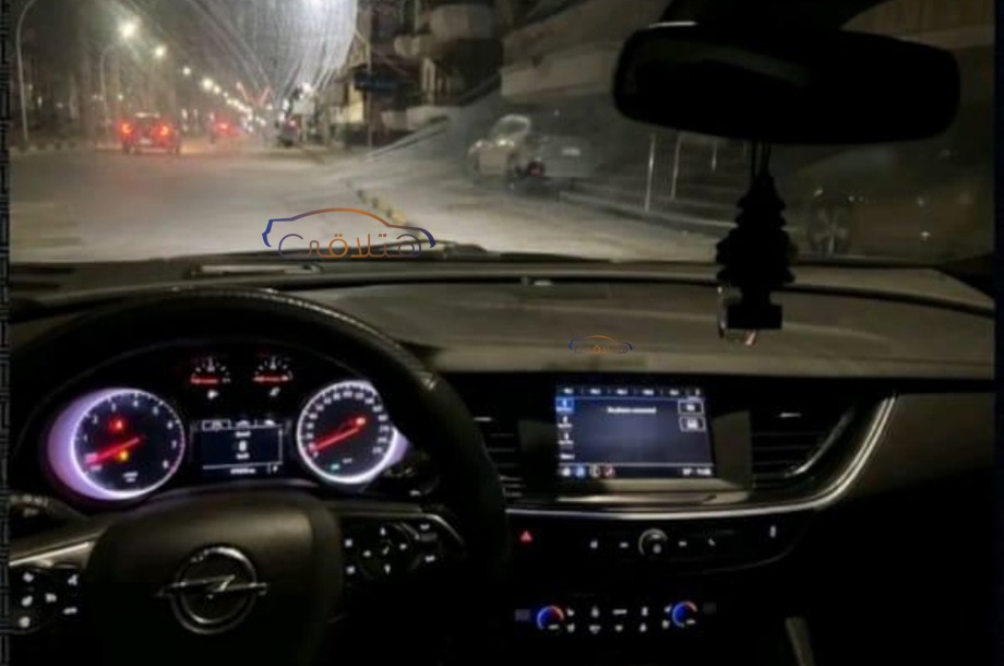 Insignia Opel أبيض