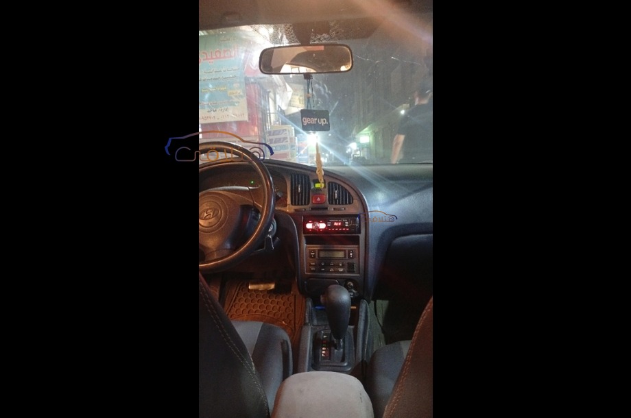 Elantra Hyundai فضي