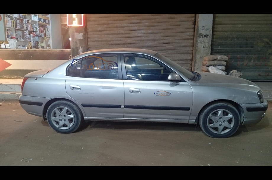Elantra Hyundai فضي