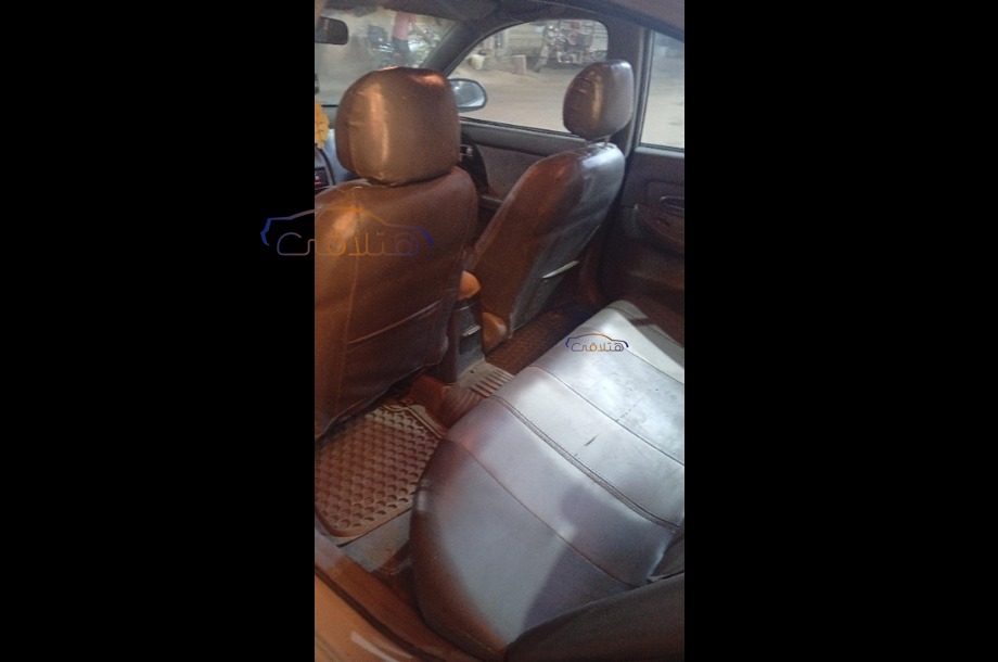 Elantra Hyundai فضي