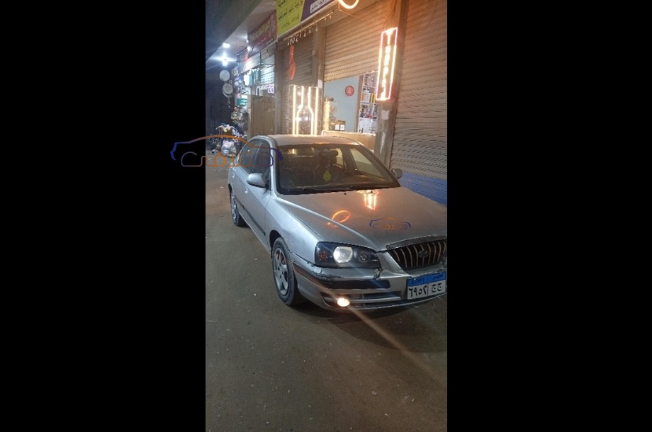 Elantra Hyundai فضي