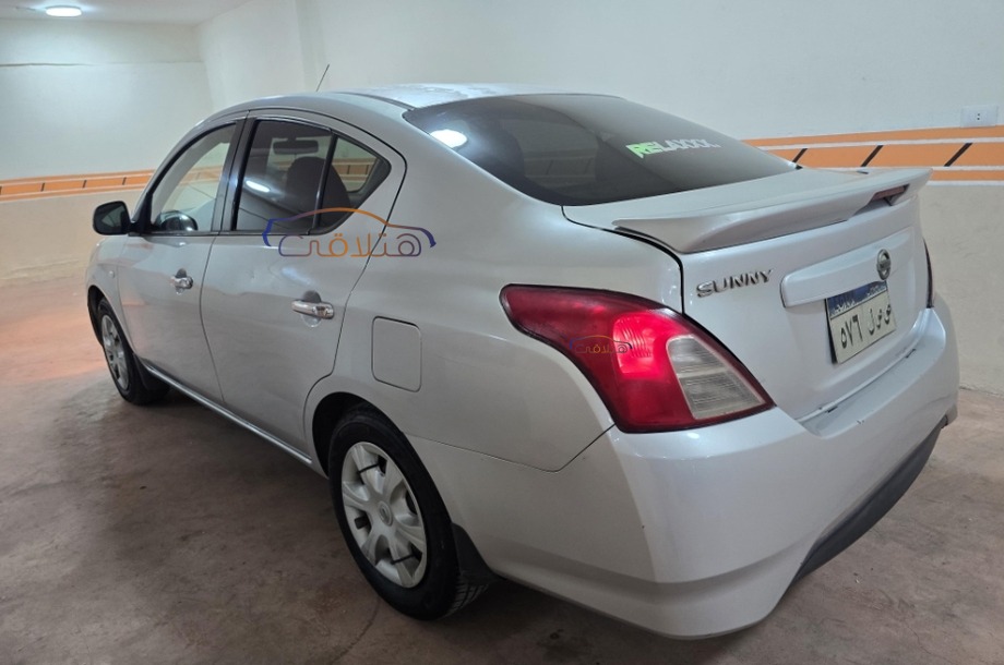 Sunny Nissan فضي