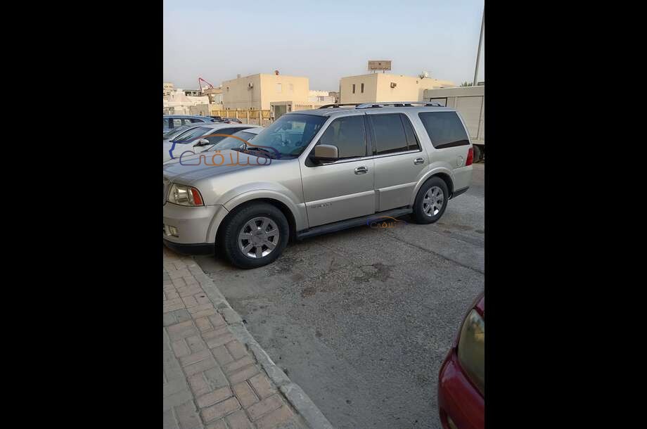 Navigator Lincoln فضي