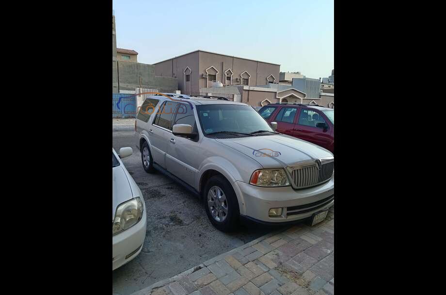 Navigator Lincoln فضي