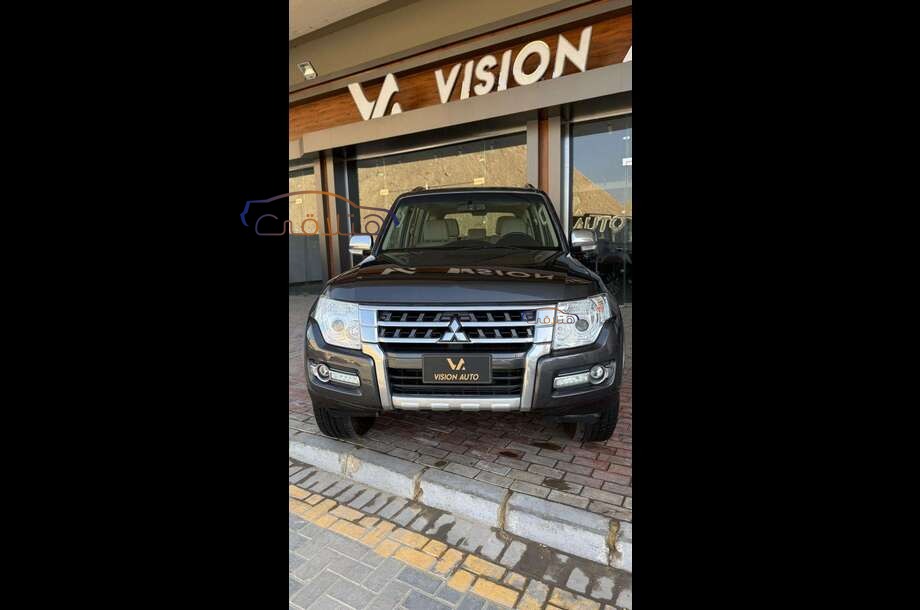 Pajero Mitsubishi فضي