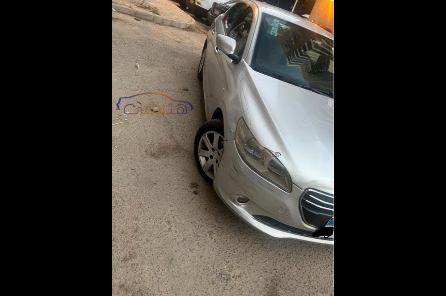 301 Peugeot فضي