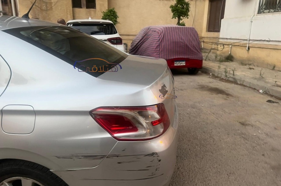 301 Peugeot فضي