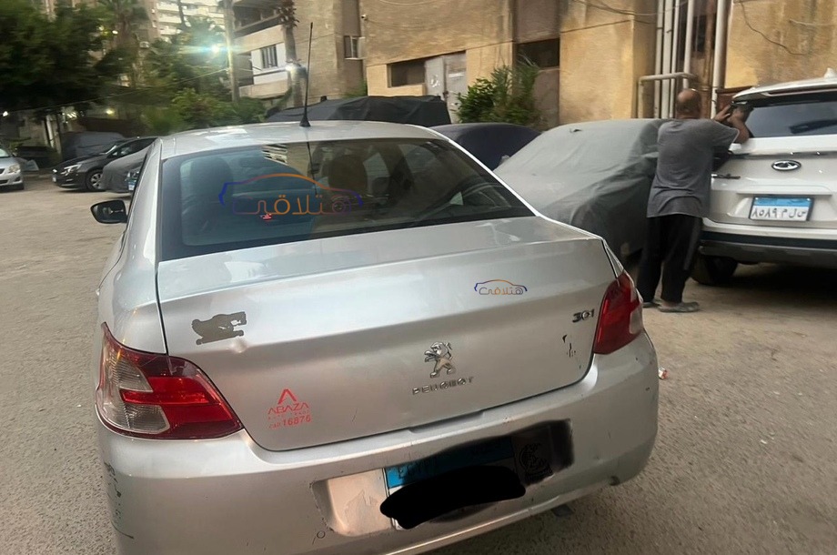 301 Peugeot فضي