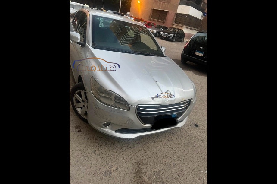 301 Peugeot فضي