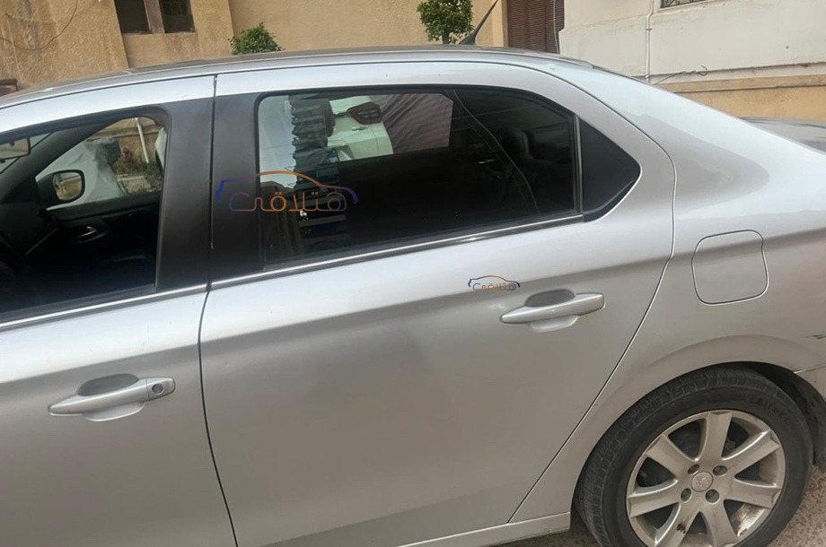 301 Peugeot فضي