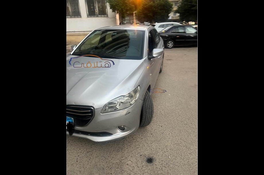 301 Peugeot فضي