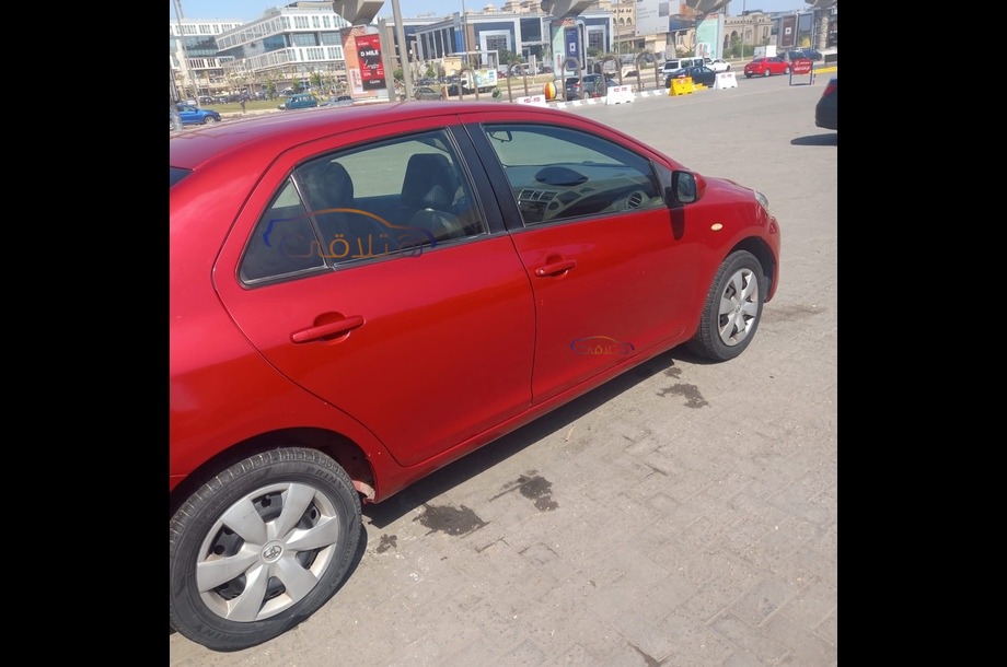 Yaris Toyota Red