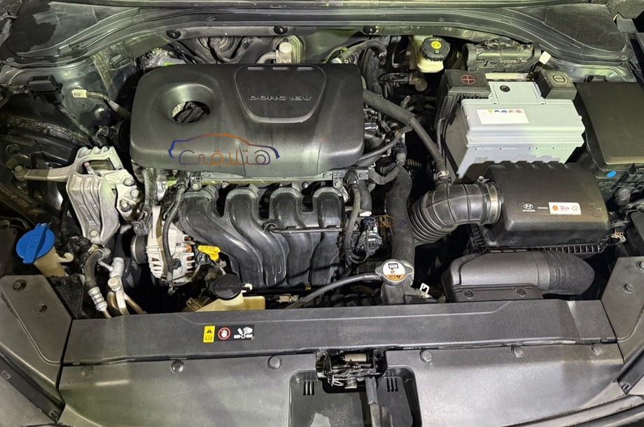 Elantra AD Hyundai أسود