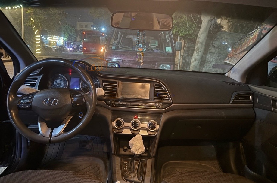 Elantra AD Hyundai أسود