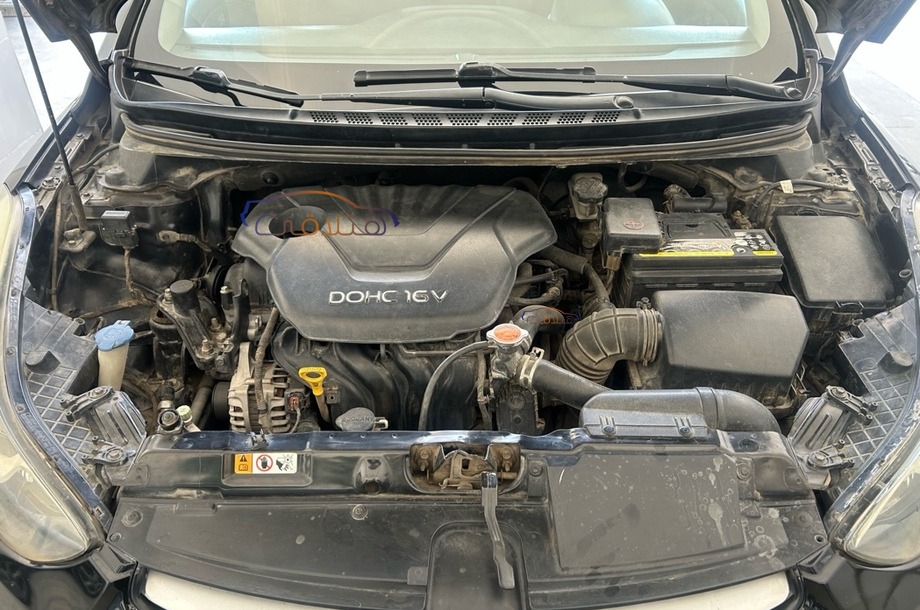 Elantra MD Hyundai أسود