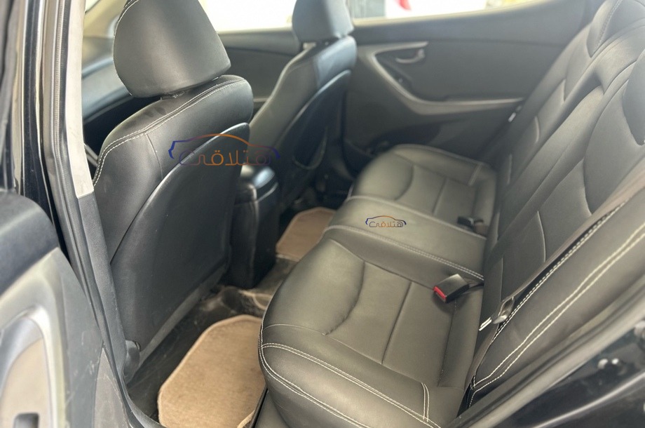 Elantra MD Hyundai أسود