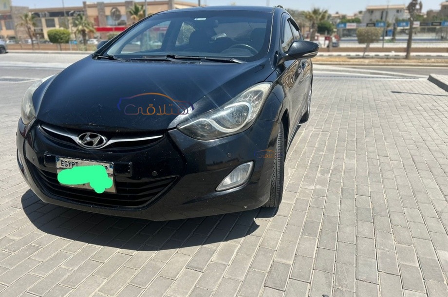 Elantra MD Hyundai أسود