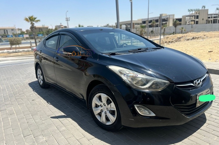 Elantra MD Hyundai أسود