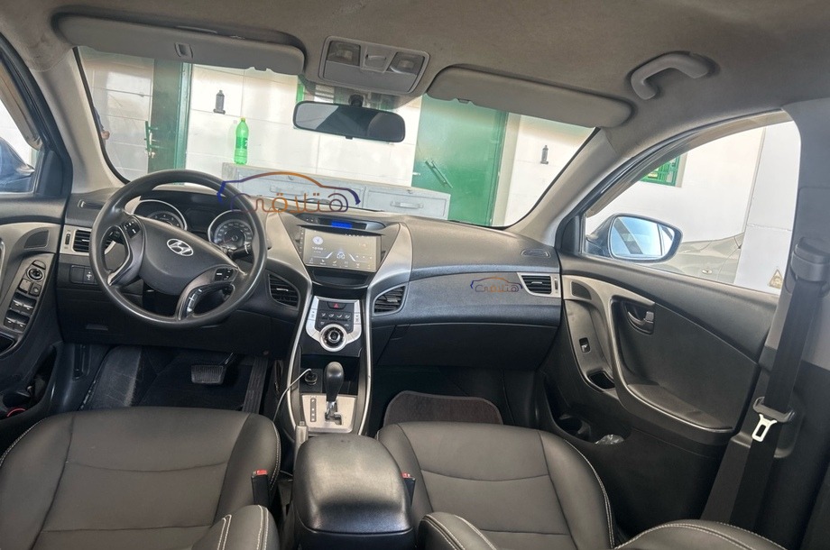 Elantra MD Hyundai أسود