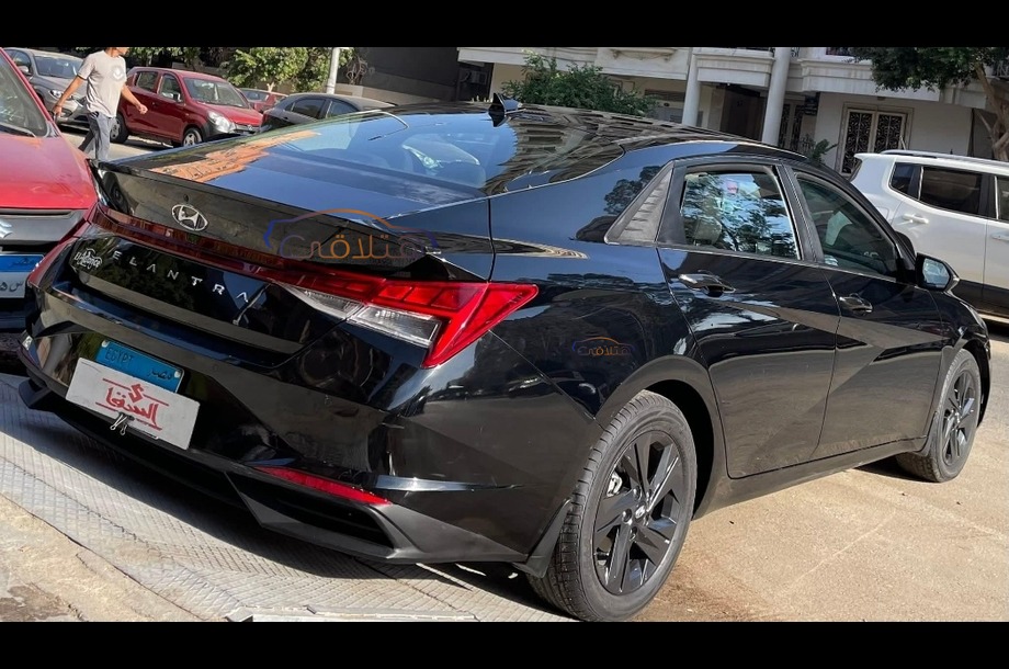 Elantra CN7 Hyundai أسود