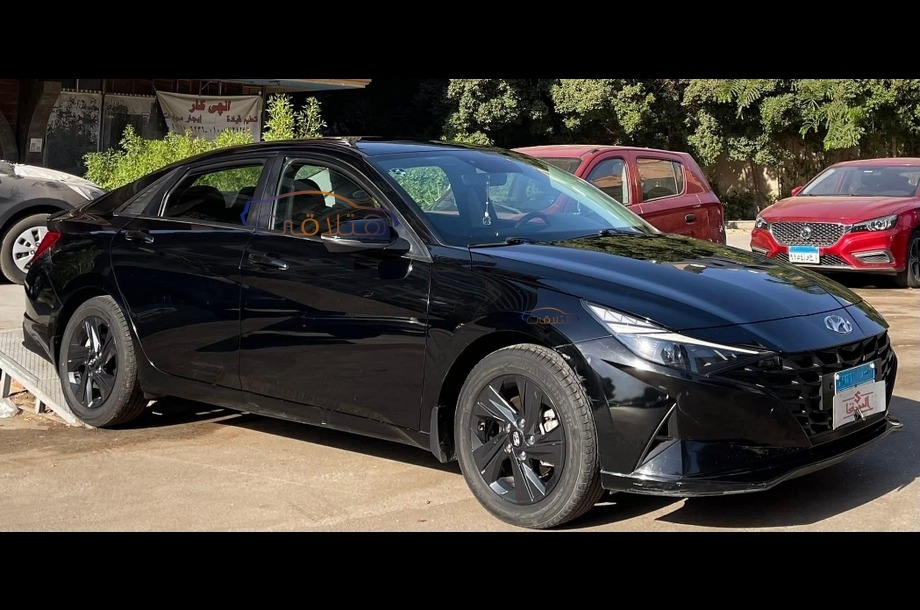 Elantra CN7 Hyundai أسود