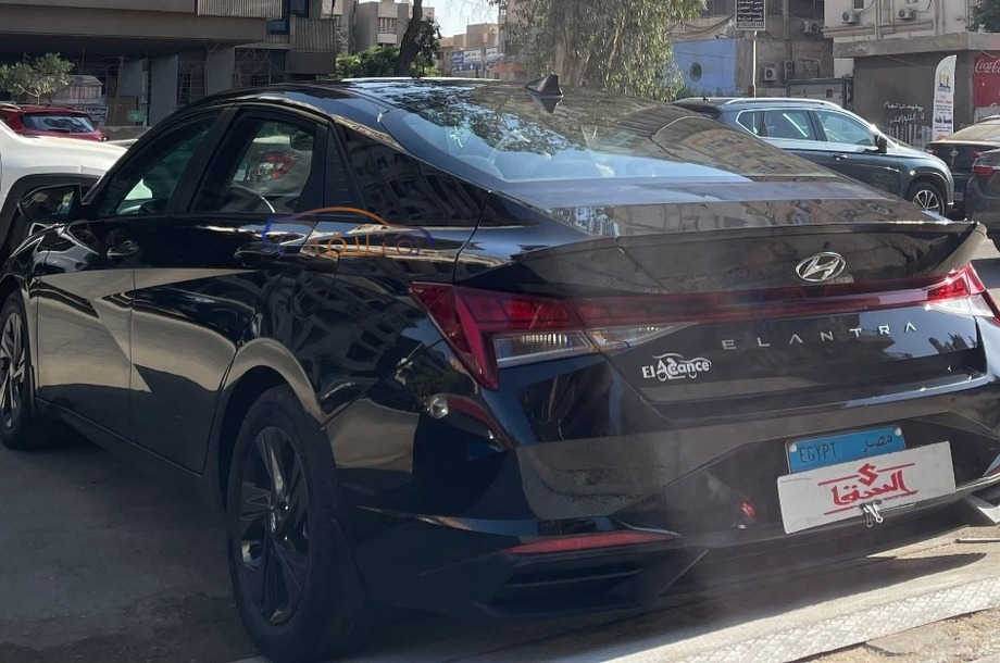 Elantra CN7 Hyundai أسود