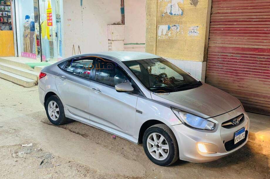 Accent RB Hyundai فضي