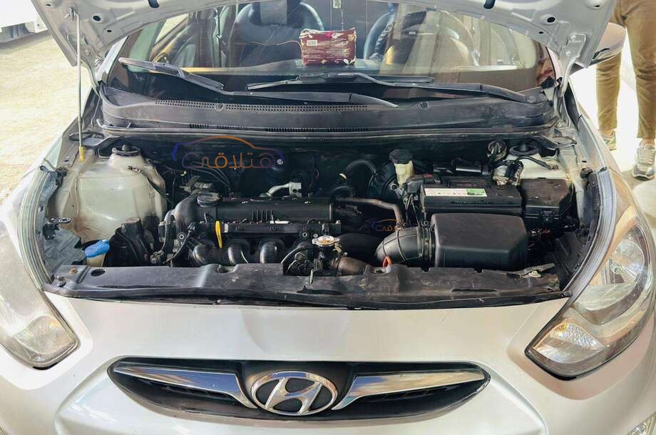 Accent RB Hyundai فضي