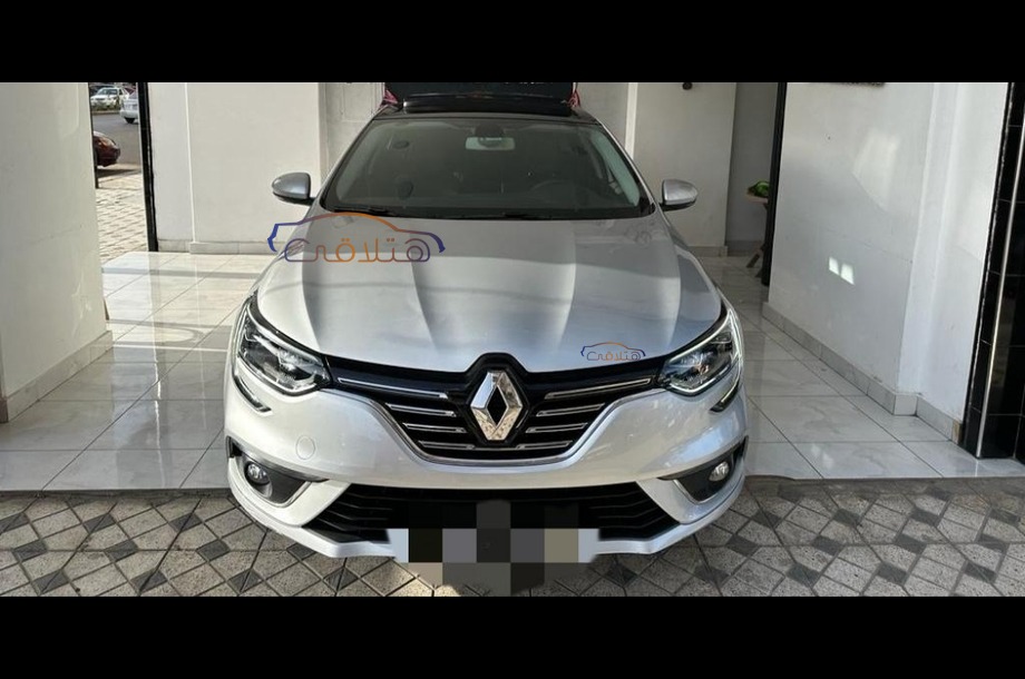 Megane Renault فضي