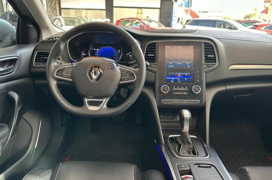 Megane Renault فضي