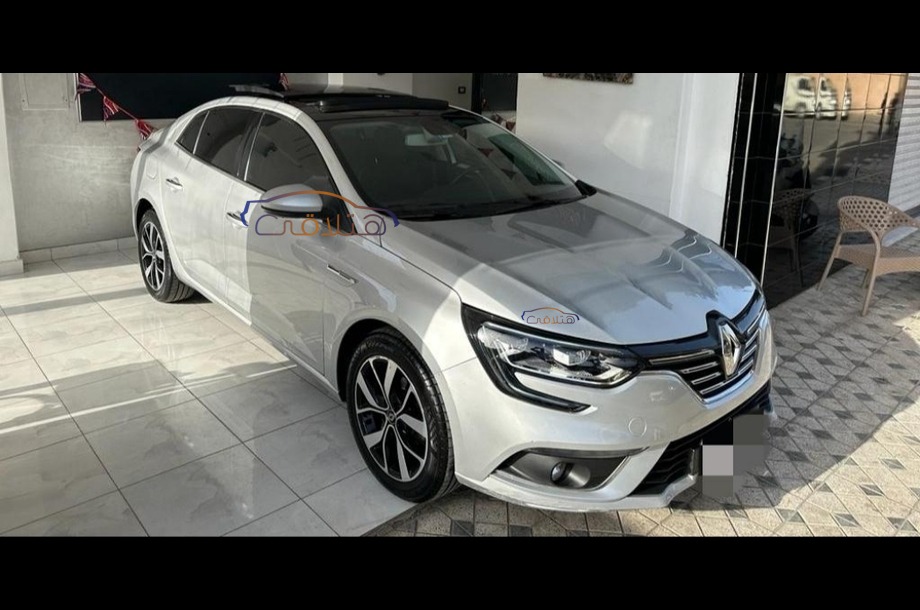 Megane Renault فضي