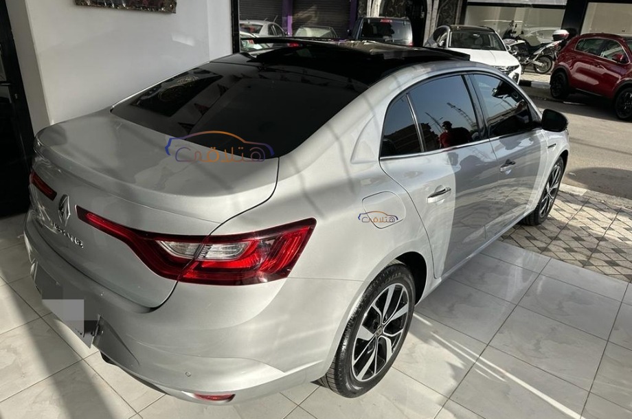 Megane Renault فضي