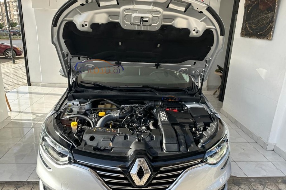 Megane Renault فضي