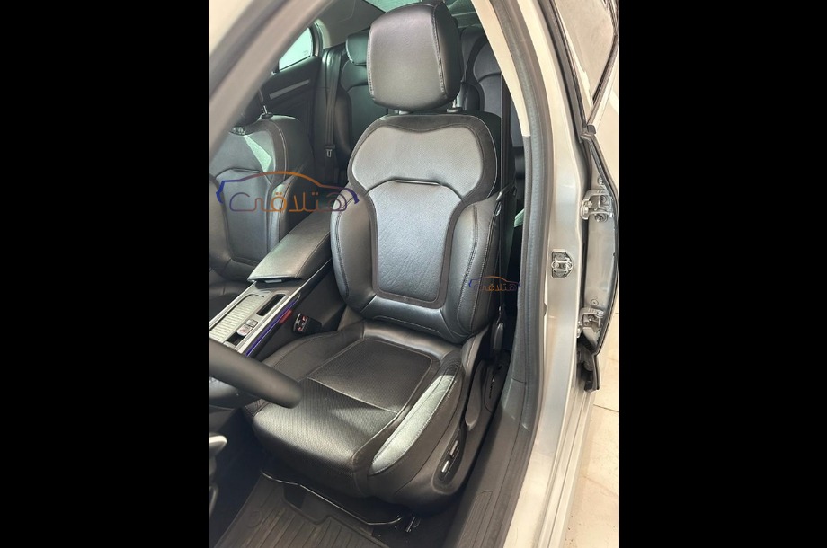 Megane Renault فضي