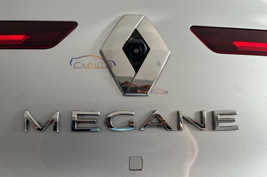 Megane Renault فضي