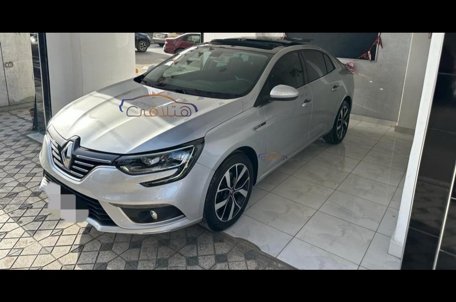 Megane Renault فضي