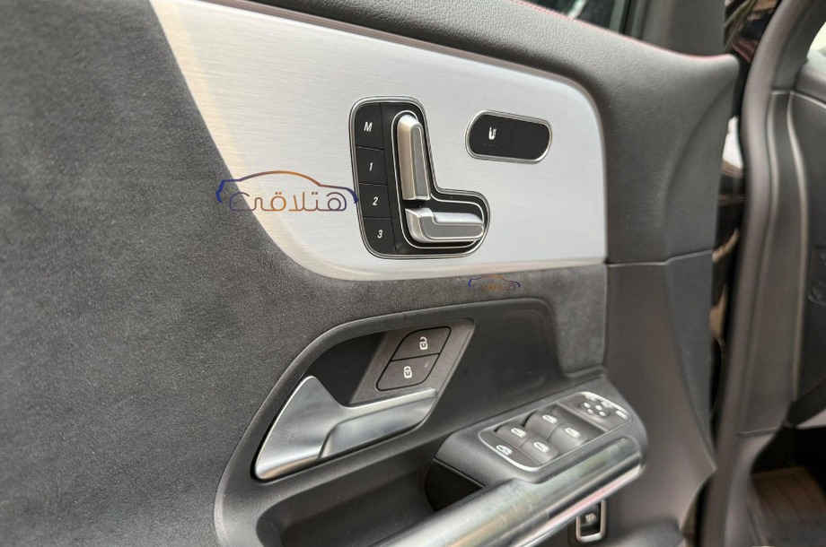 GLA 200 Mercedes أسود