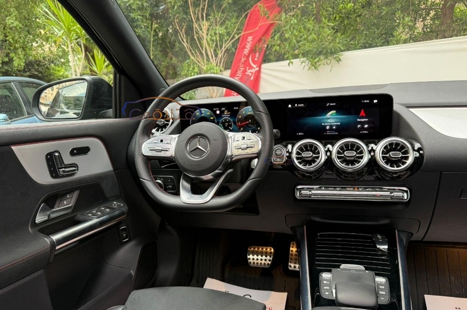 GLA 200 Mercedes أسود