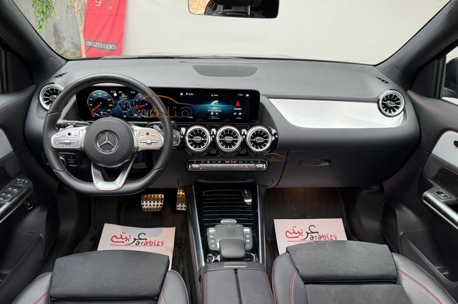 GLA 200 Mercedes أسود