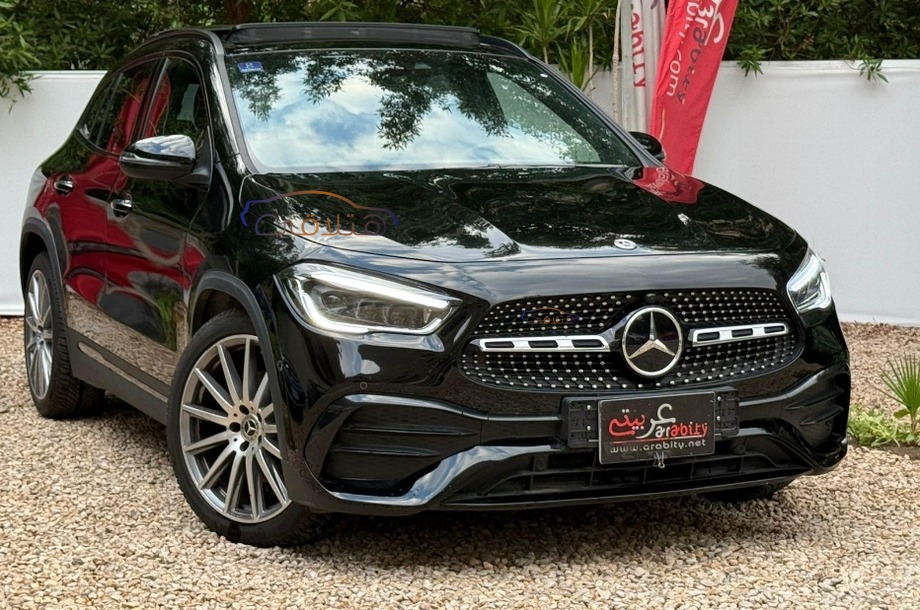GLA 200 Mercedes أسود