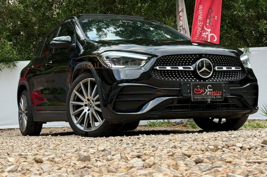 GLA 200 Mercedes أسود