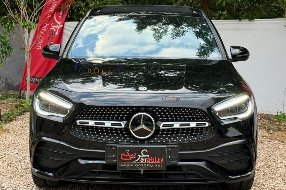 GLA 200 Mercedes أسود