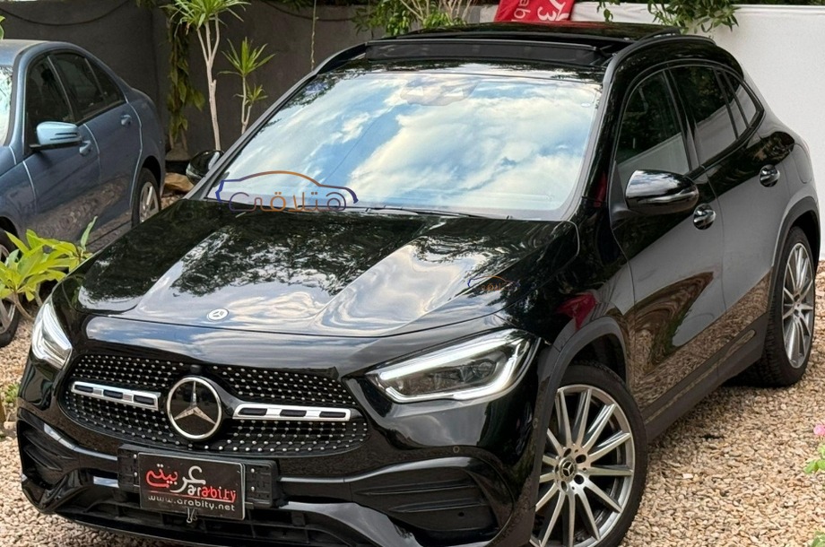 GLA 200 Mercedes أسود