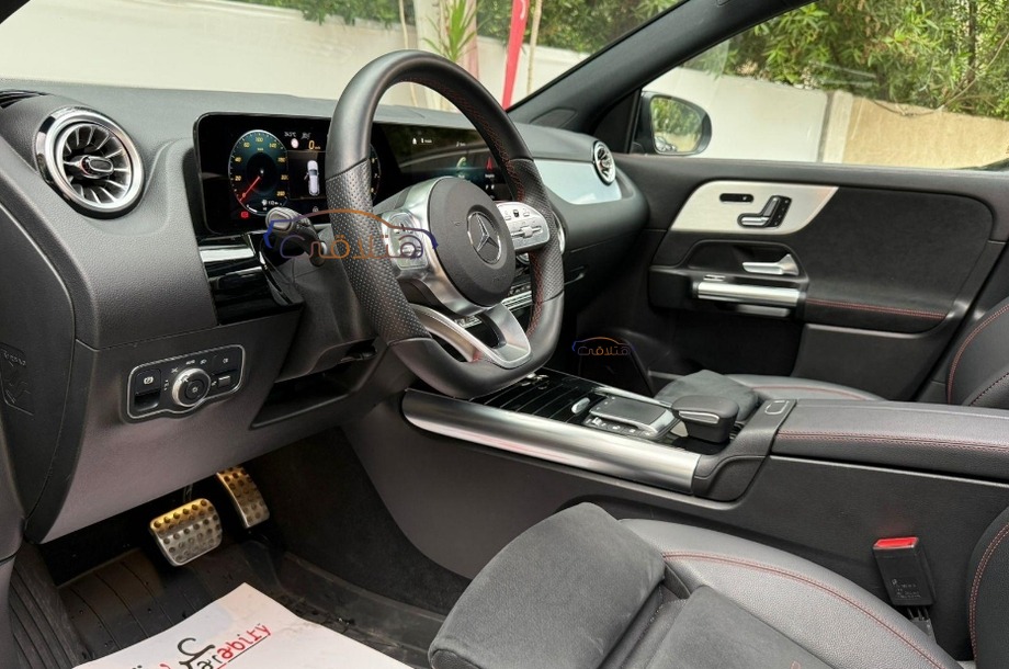 GLA 200 Mercedes أسود