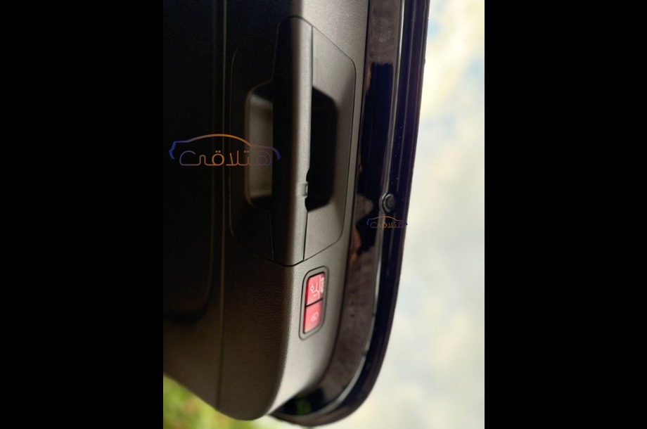 GLA 200 Mercedes أسود