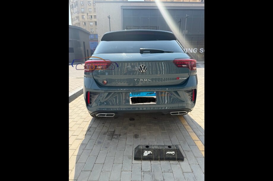 T-Roc Volkswagen اخضر غامق