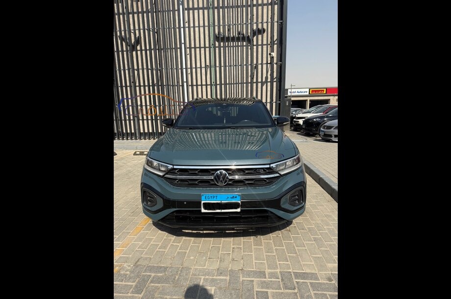 T-Roc Volkswagen اخضر غامق