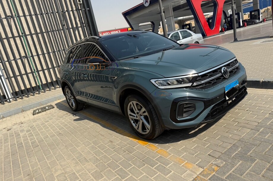 T-Roc Volkswagen اخضر غامق