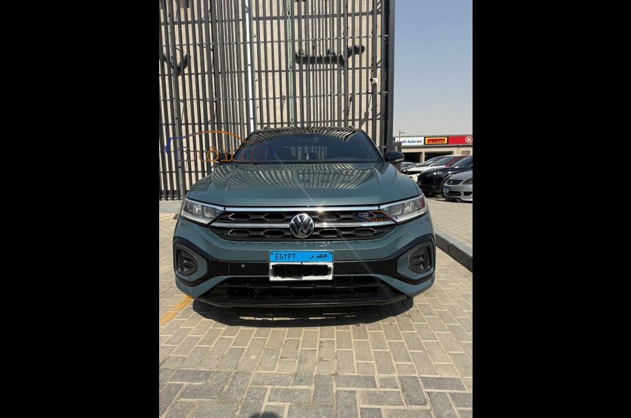 T-Roc Volkswagen اخضر غامق