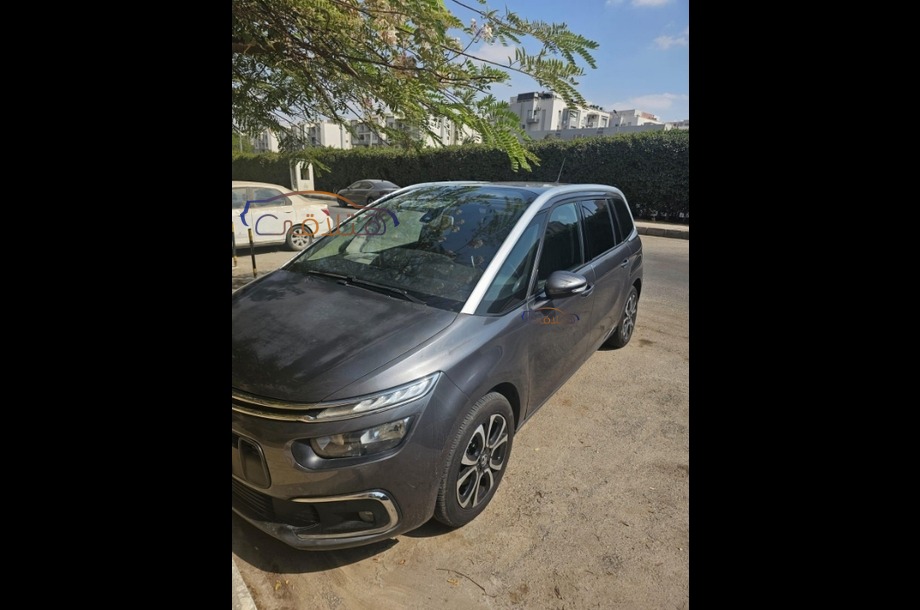 C4 Grand Picasso Citroën رمادي